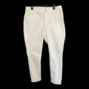 EUC Old Navy white high rise Wow super-skinny jeans – size 14